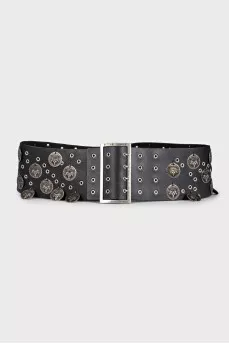 Wide leather belt decorated with pendants