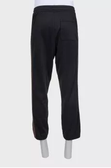 Men's sweatpants with drawstrings and side stripes