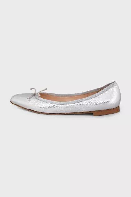 Сріблясті балетки зі шкіри з бантом