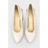Leather beige shoes with a colored geometric heel in strip