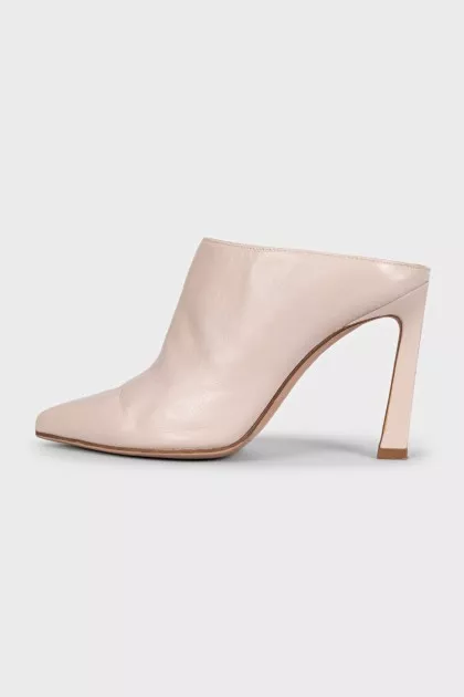 Closed leather mules with heels