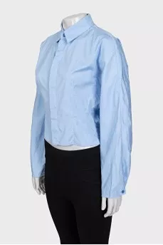 A cropped, tapered shirt