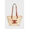 Raffia bag with a 3D leather logo