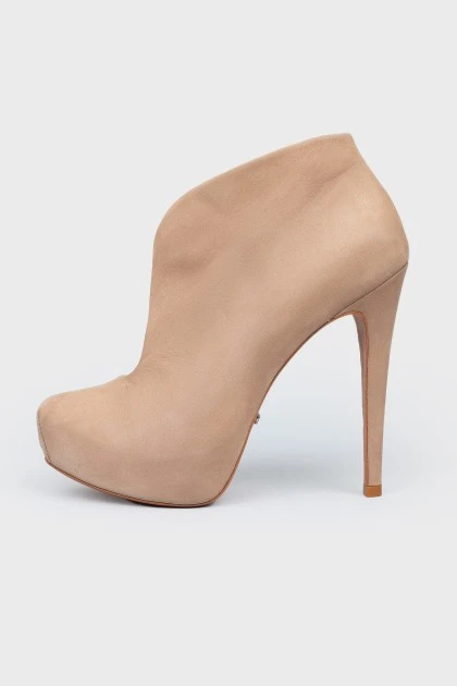 Slip-on stiletto leather ankle boots