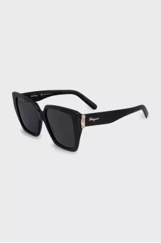 Garnd sunglasses with a square frame