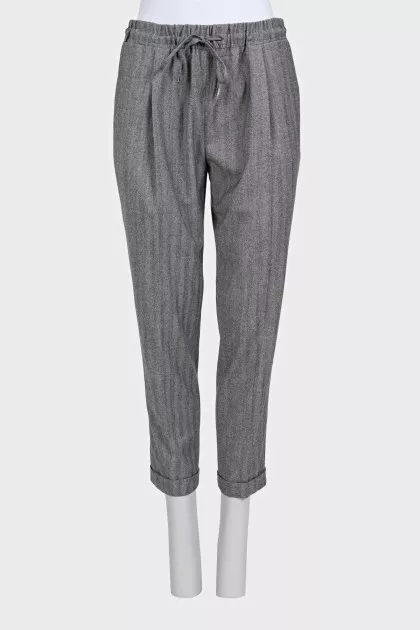 Gray trousers with patch pockets