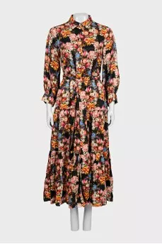 Fitted dress with a belt in a floral print