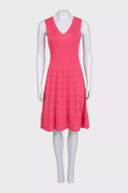 Fitted pink dress with perforations