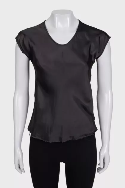 Black T-shirt with raw edges
