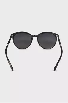 Sunglasses with pearls on the temples