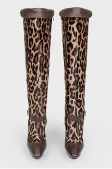 Boots in a leopard print on a metal hairpin