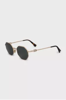 Sunglasses with a signature chain