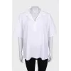 White short sleeve shirt with no fastening