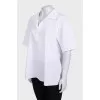 White short sleeve shirt with no fastening