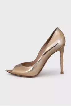 Gold leather open-toe shoes