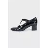 Patent leather shoes with gold logo