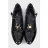 Patent leather shoes with gold logo