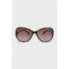 Sunglasses with metal decoration on the temples