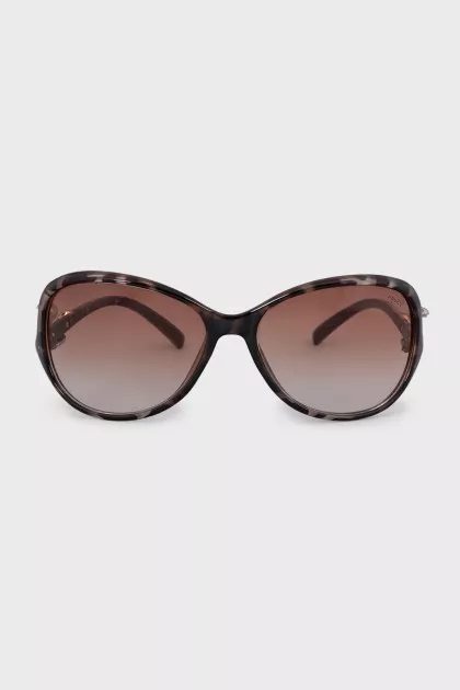 Sunglasses with metal decoration on the temples