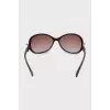 Sunglasses with metal decoration on the temples