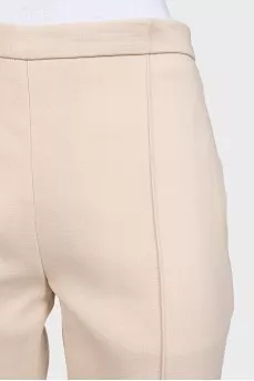 Straight-leg trousers with creases at the mid-waist
