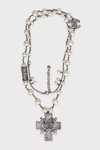 Long necklace with logo pendant