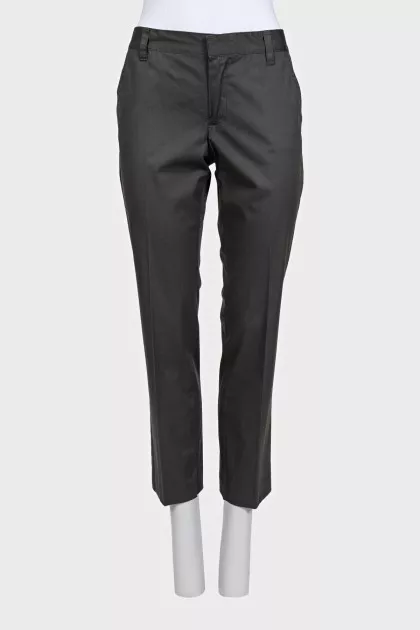 Cropped trousers with a mid-waist