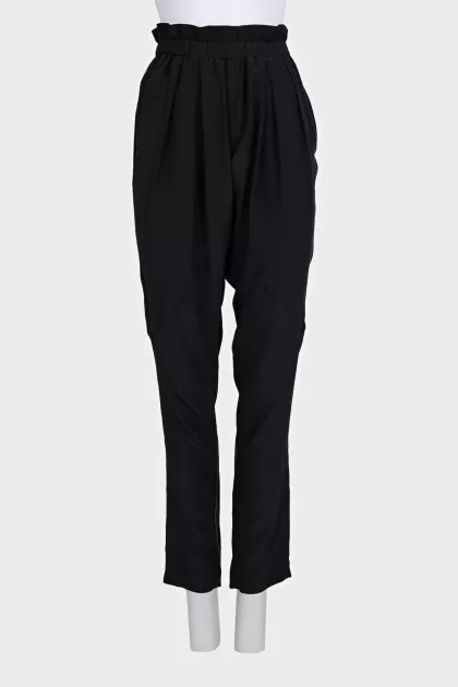 Tapered black trousers with elastic waistband