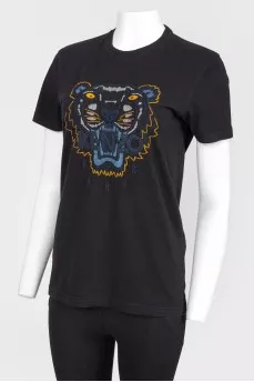 Black T -shirt with tiger embroidery
