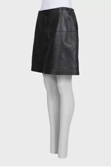 Straight-cut leather skirt with a zipper