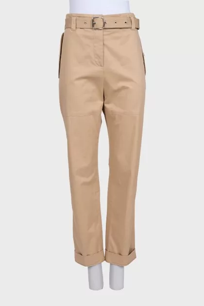 Tapered beige trousers with a belt