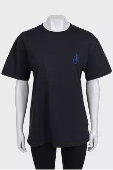 Black straight-cut t-shirt with branded embroidery