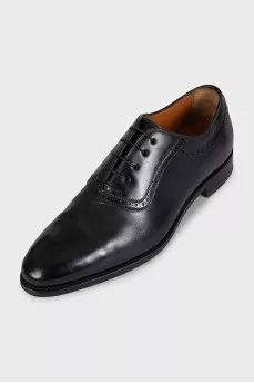 Men's shoes with perforated leather