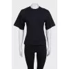 Fitted T-shirt decorated with seams
