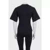 Fitted T-shirt decorated with seams