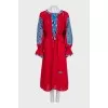 Fitted dress decorated with embroidery