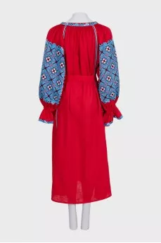 Fitted dress decorated with embroidery