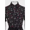 Fitted dress with printed tag