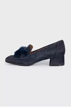 Suede shoes decorated with fur