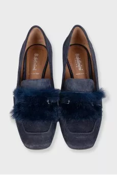 Suede shoes decorated with fur