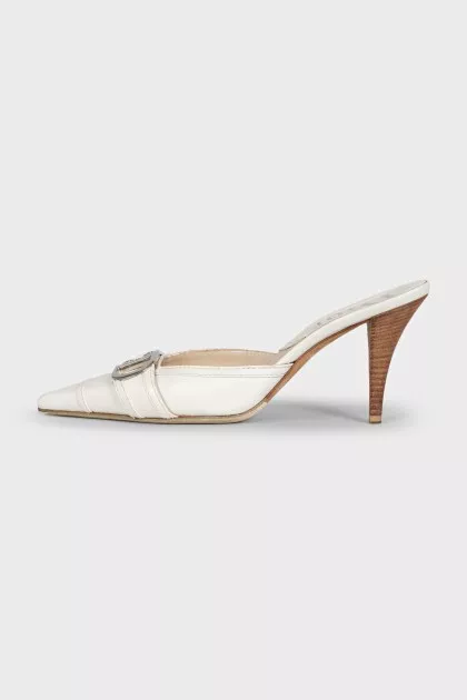 White leather mules with decoration