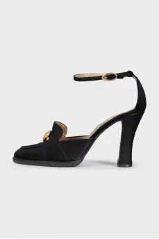 Vintage textile shoes with a gold logo