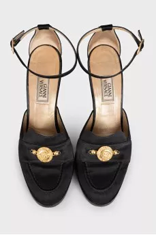 Vintage textile shoes with a gold logo