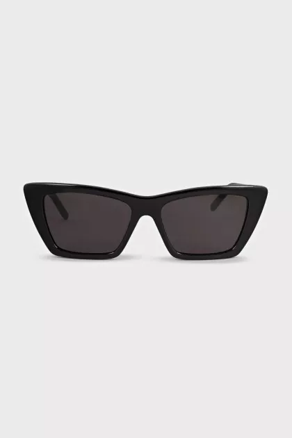 Black cat eye sunglasses with logo