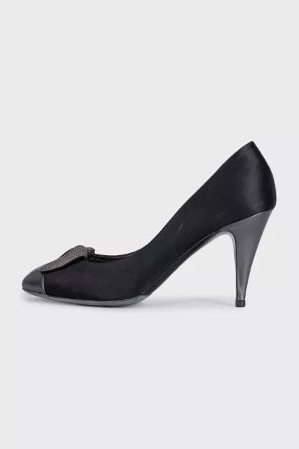 Textile shoes with leather toes and heels