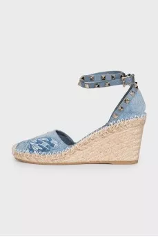 Denim sandals with a braided wedge heel
