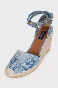 Denim sandals with a braided wedge heel