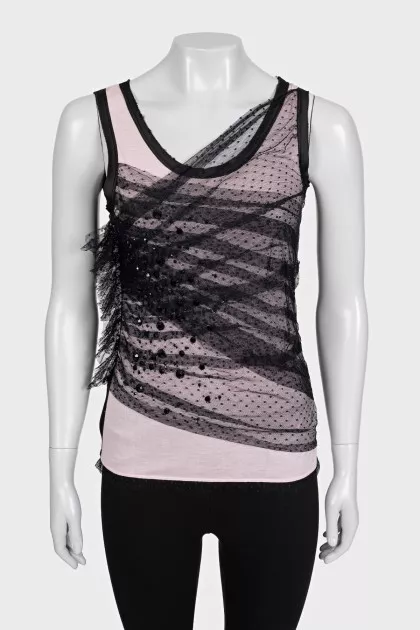 Pink T-shirt decorated with lace