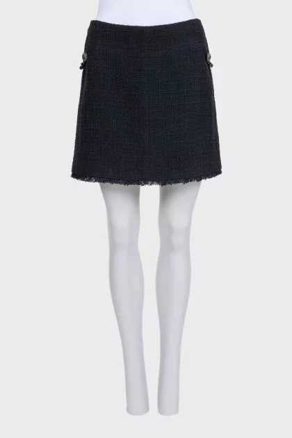 Mini skirt decorated with chains