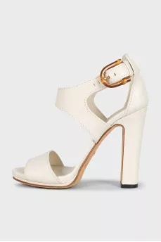 White leather sandals with a shaped buckle